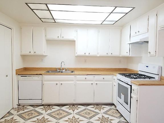 2nd image of 1103 Magnolia Ave #A