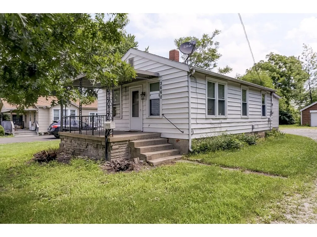 3660 N Woodford St photo 1