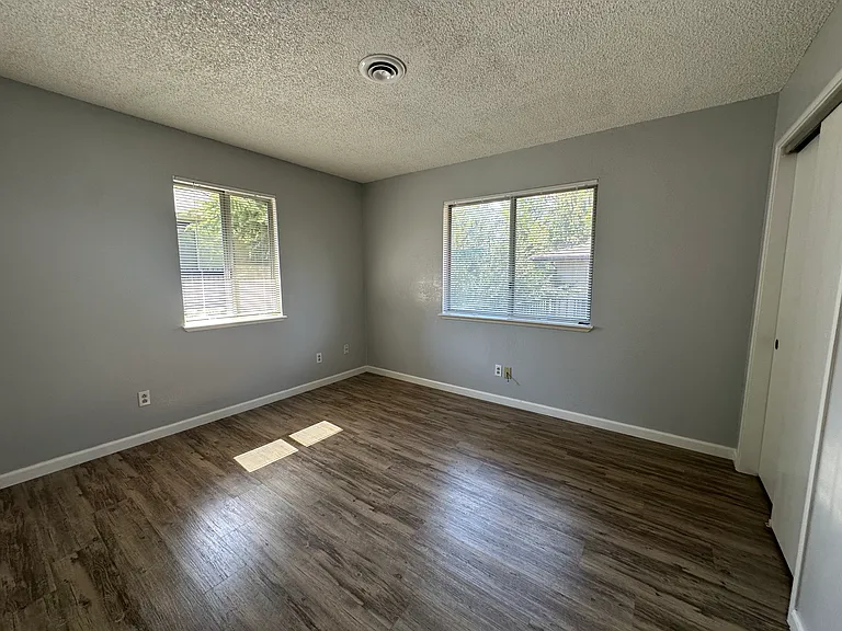 350 Pleasant St #7 — Photo 8