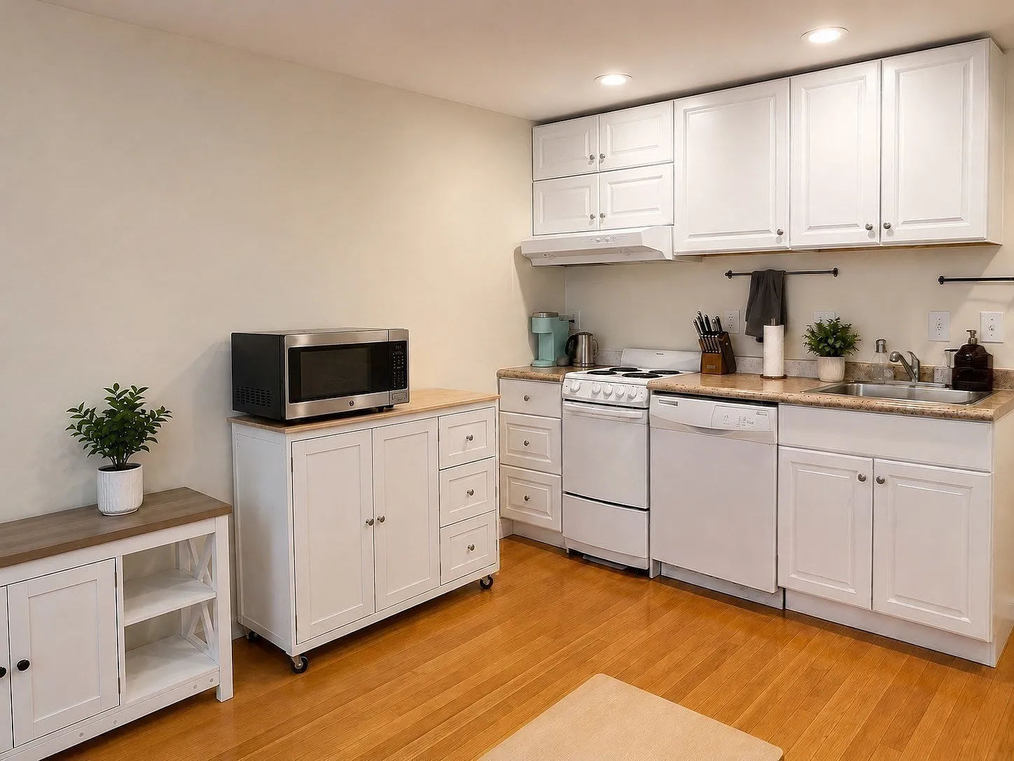 2 bed, 2.0 bath, 950 sqft, $4,050 — Photo 4