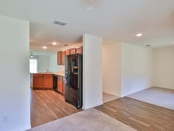 3rd image of 29 Riverview Dr