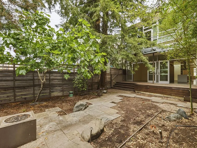 1076 S Van Ness Ave — Photo 16
