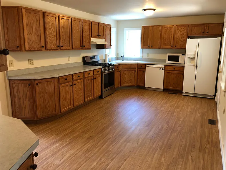 91 Airport Pkwy — Photo 6