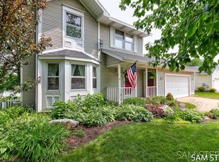 1511 Springbrook Dr, Jenison, MI 49428