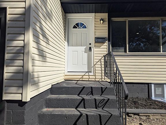 3rd image of 7049 California Ave