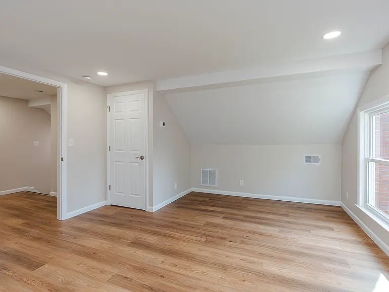 1022 Della Dr — Photo 25