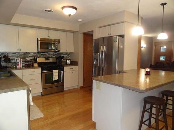 4th image of 303 S Garfield Ave