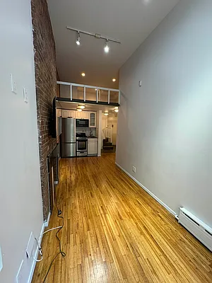 Rented by KNOCKKNOCK LLC | media 6