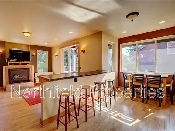 5th image of 10516 20th Ave NE Unit E