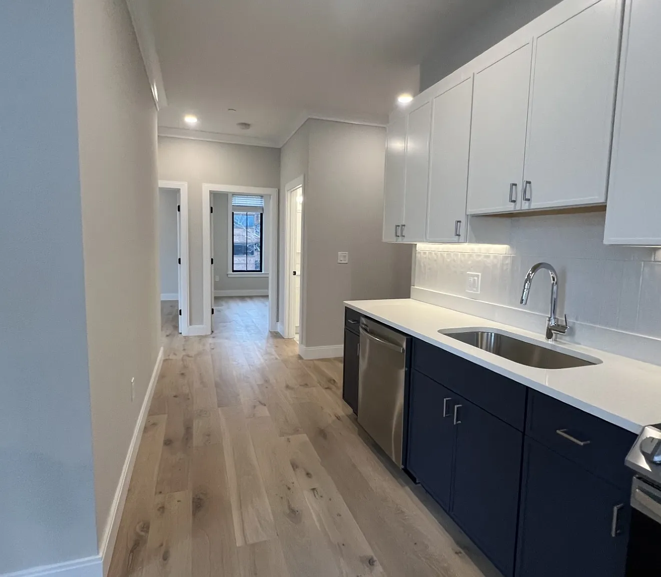 4 bed, 1150 sqft, $5,750 — Photo 2