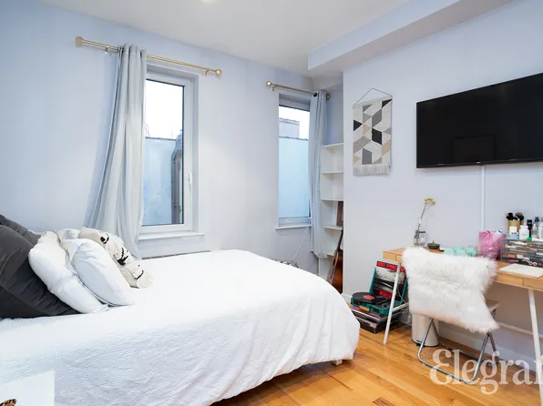 32-15 Broadway image 5 of 9