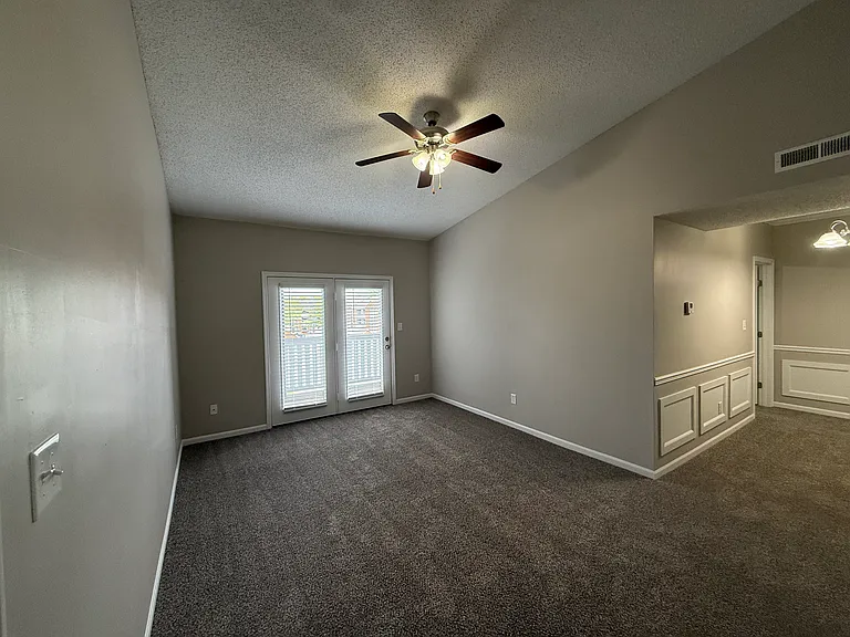 Lake Shore Apartments — Photo 54