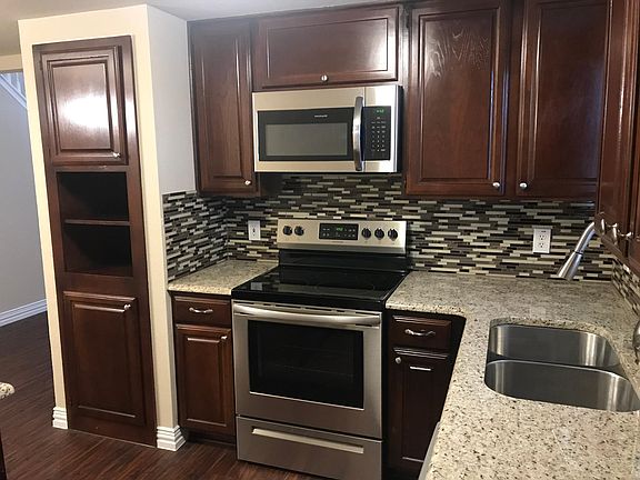3rd image of 1101 Chapel Hill Dr