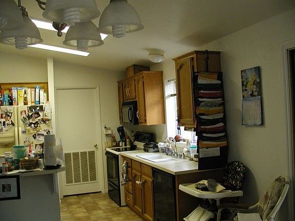 4th image of 389 Toyon Dr