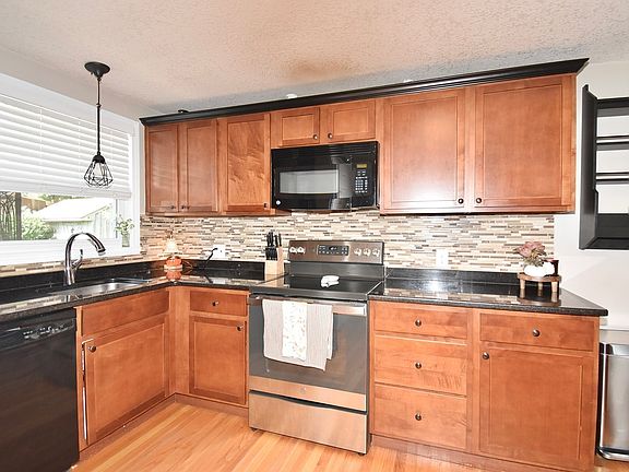 5th image of 92 Louis Rd