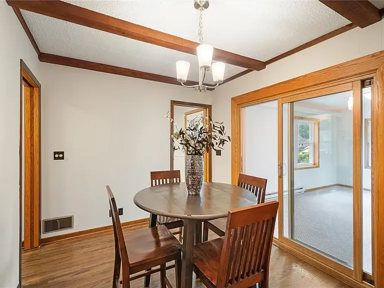 977 Oakdale Ave — Photo 7