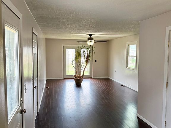 3rd image of 617 Echo St