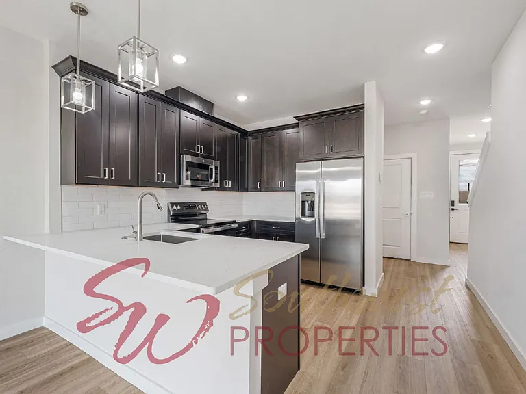 556 Galt Dr — Photo 8