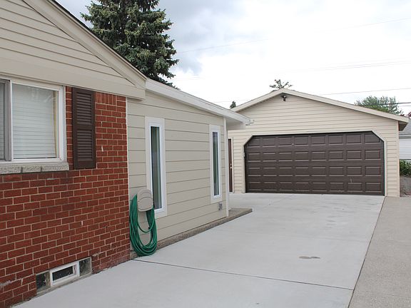 5th image of 40411 Hamilton Dr