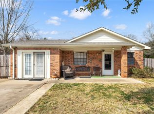 2405 Woodbend Dr, Bryan, TX 77803