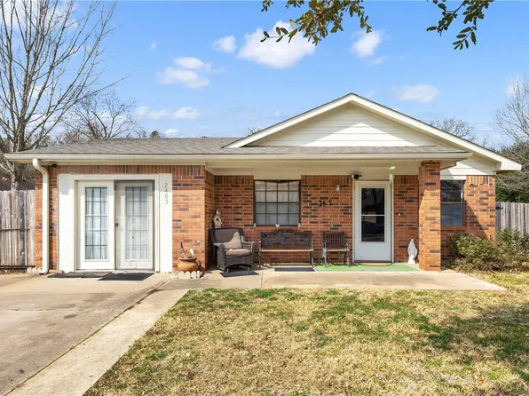 2405 Woodbend Dr, Bryan, TX 77803