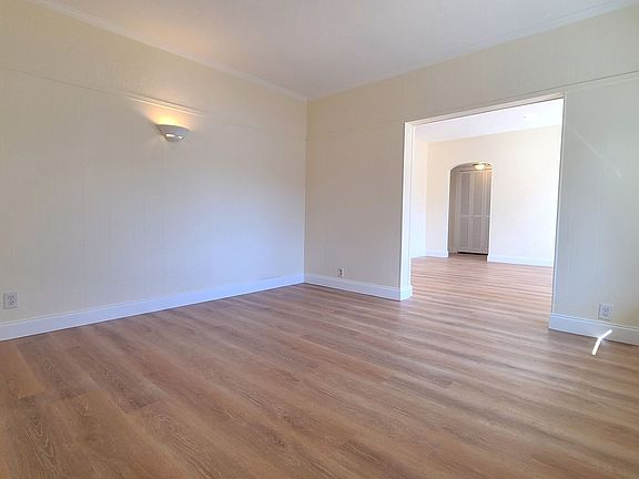 3rd image of 133 38th Ave NE