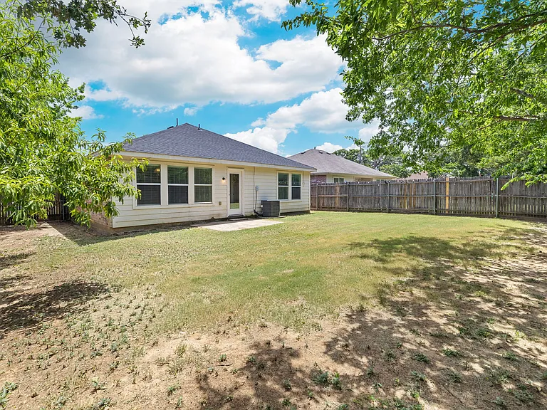 4033 Carver Ct — Photo 17