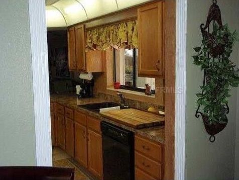 4th image of 820 Carlton Ct