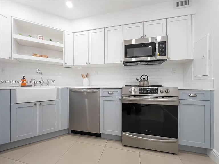 5161 Collins Ave #812 — Photo 29