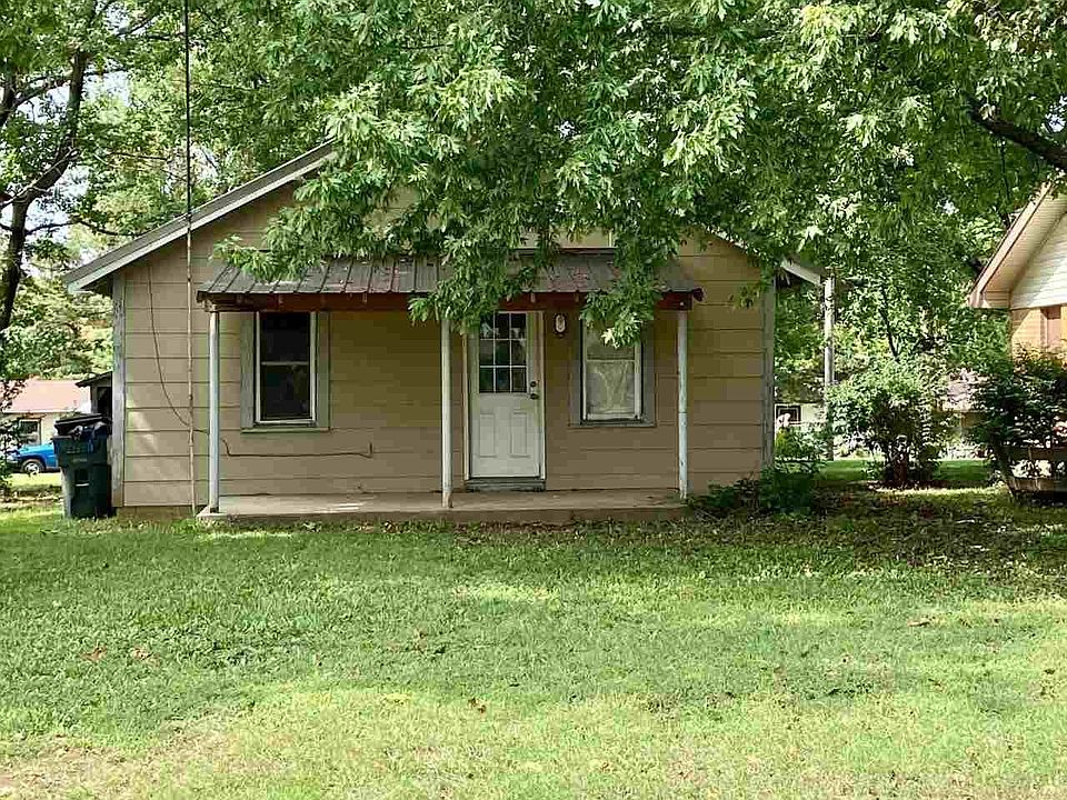 1st image of 209 S Kansas Ave