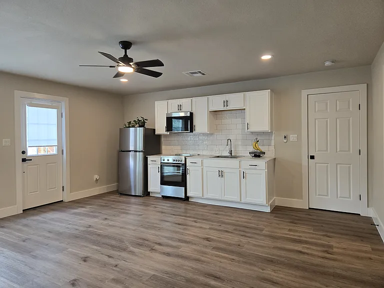 4411 Dovewood Dr — Photo 5