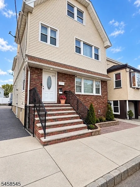 2 bed, 1.0 bath, $2,400 — Photo 1