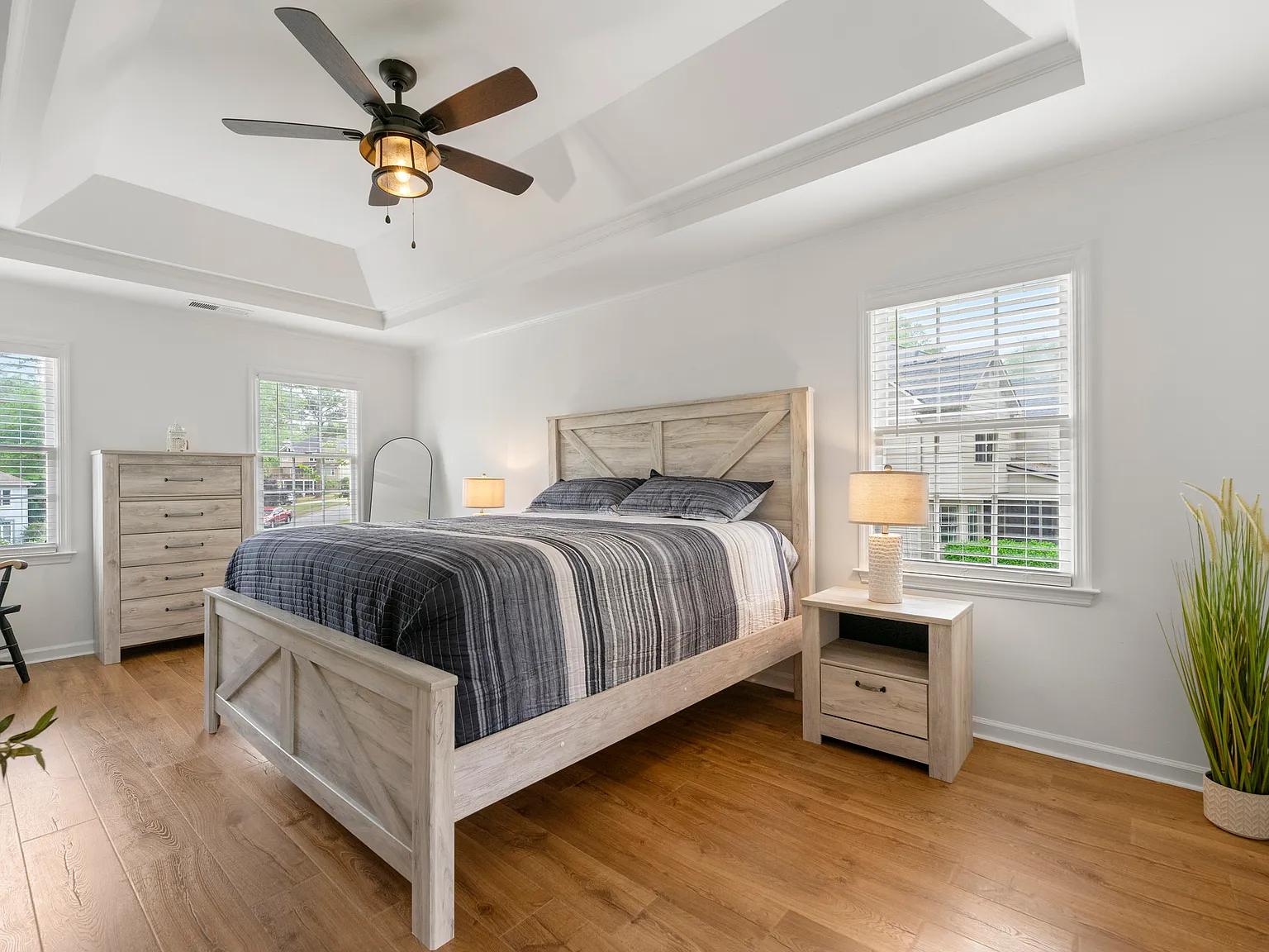 4115 Tanbark Dr NE — Photo 3