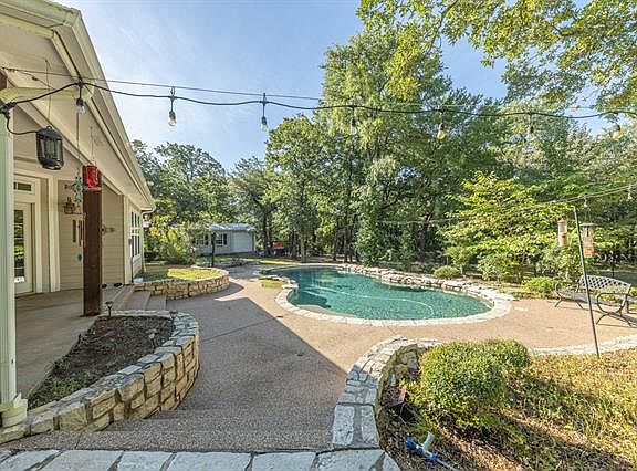 5th image of 1100 Bluebird Ln