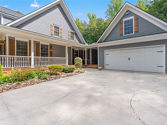 3rd image of 320 Watson Rd