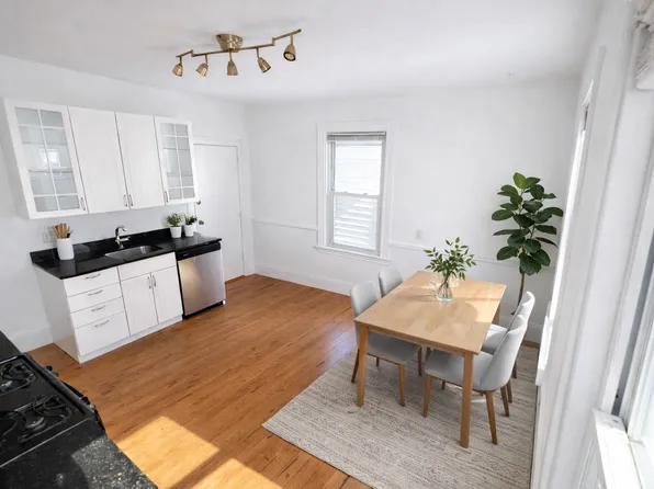 22 Armstrong St APT 3, Jamaica Plain, MA 02130