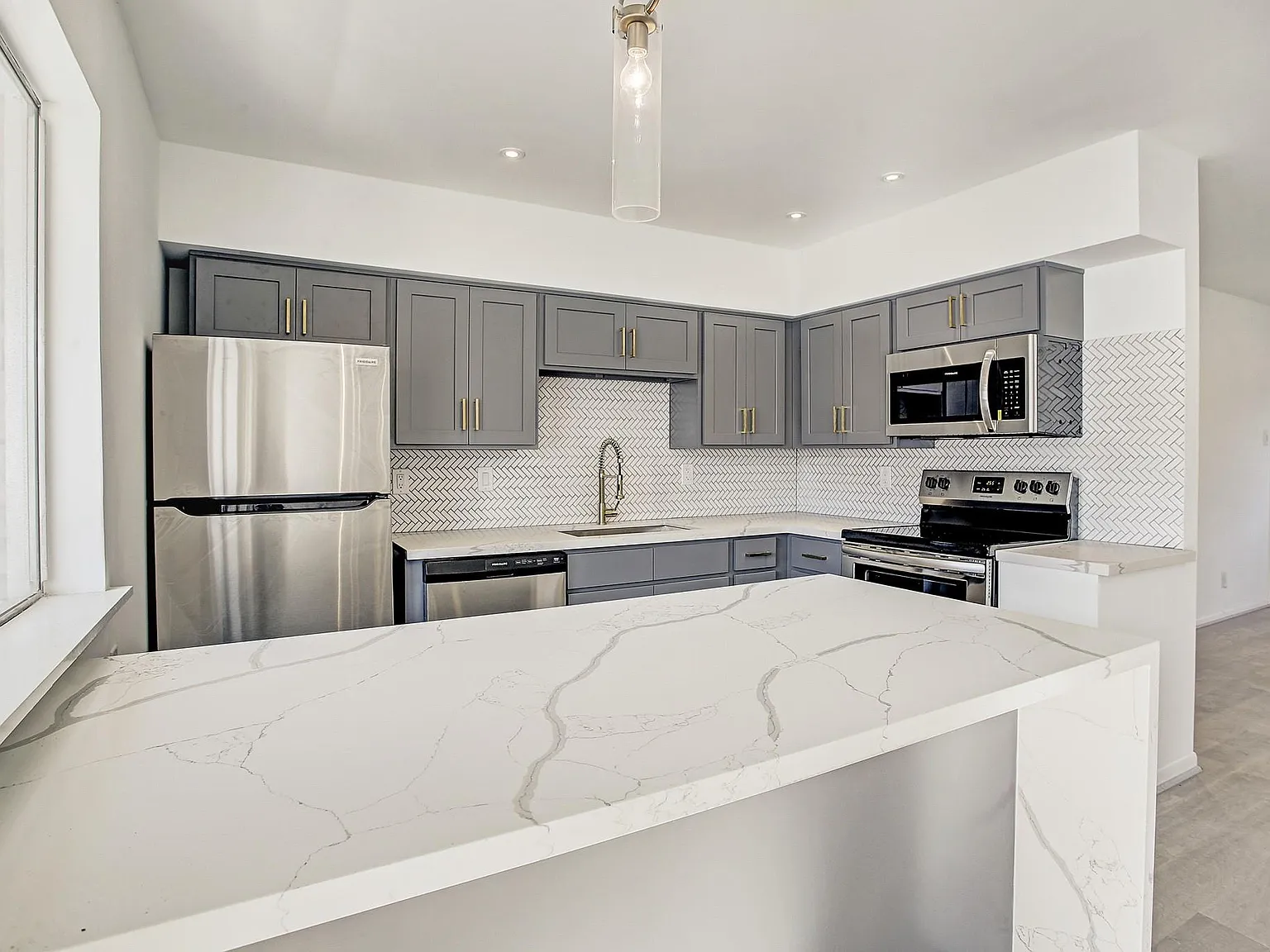 2 bed, 1.5 bath, 1068 sqft, $1,895 — Photo 4