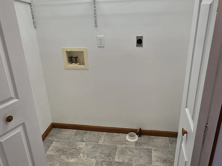 101 E Little St #B — Photo 11
