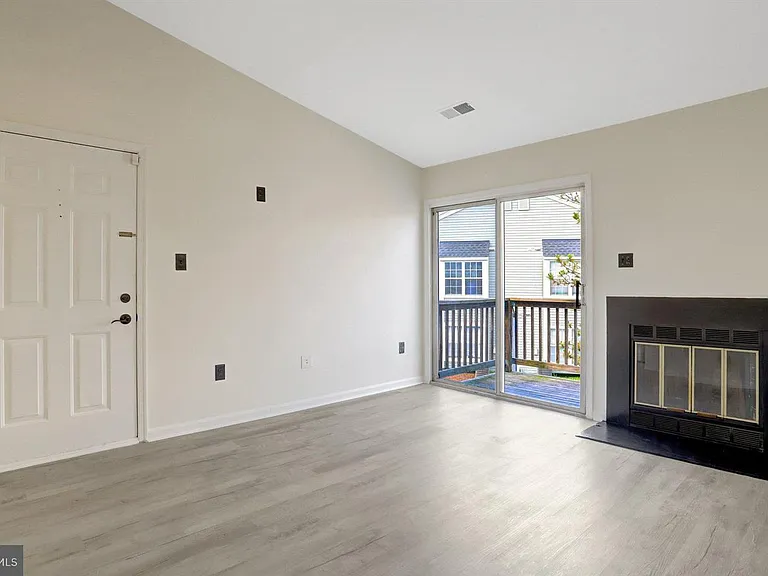 8627 Beekman Pl #C-27C — Photo 9