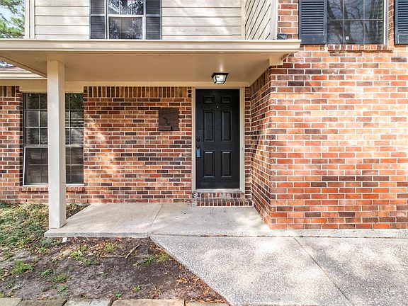 2nd image of 102 Summer Crest Cir