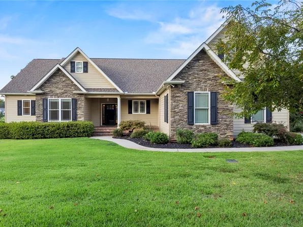 137 Crawford Lake Dr, Easley, SC 29642