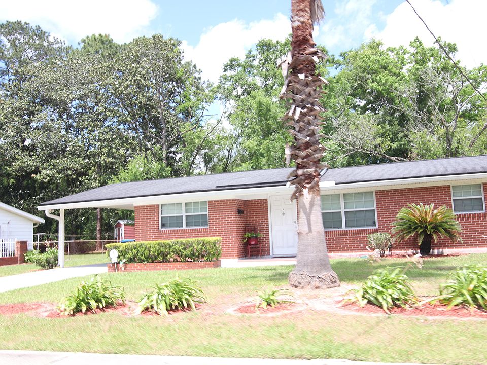2nd image of 1805 Palmdale St