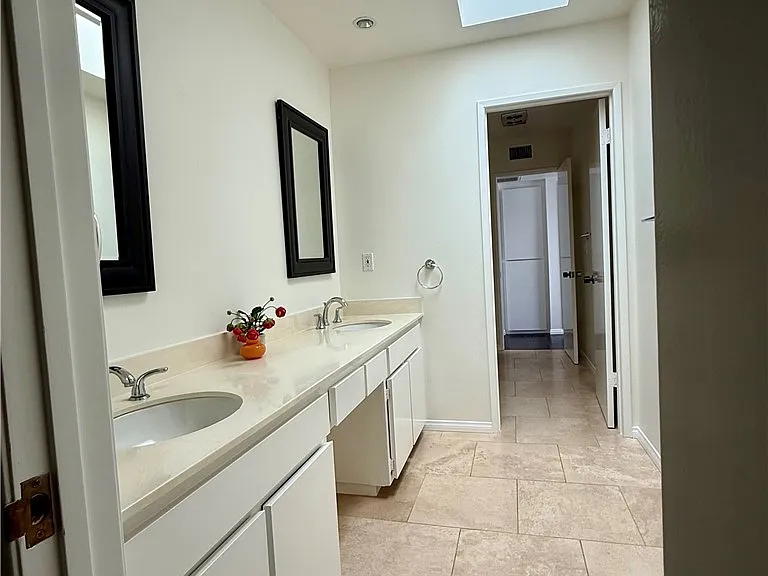 11738 Moorpark St #A — Photo 25