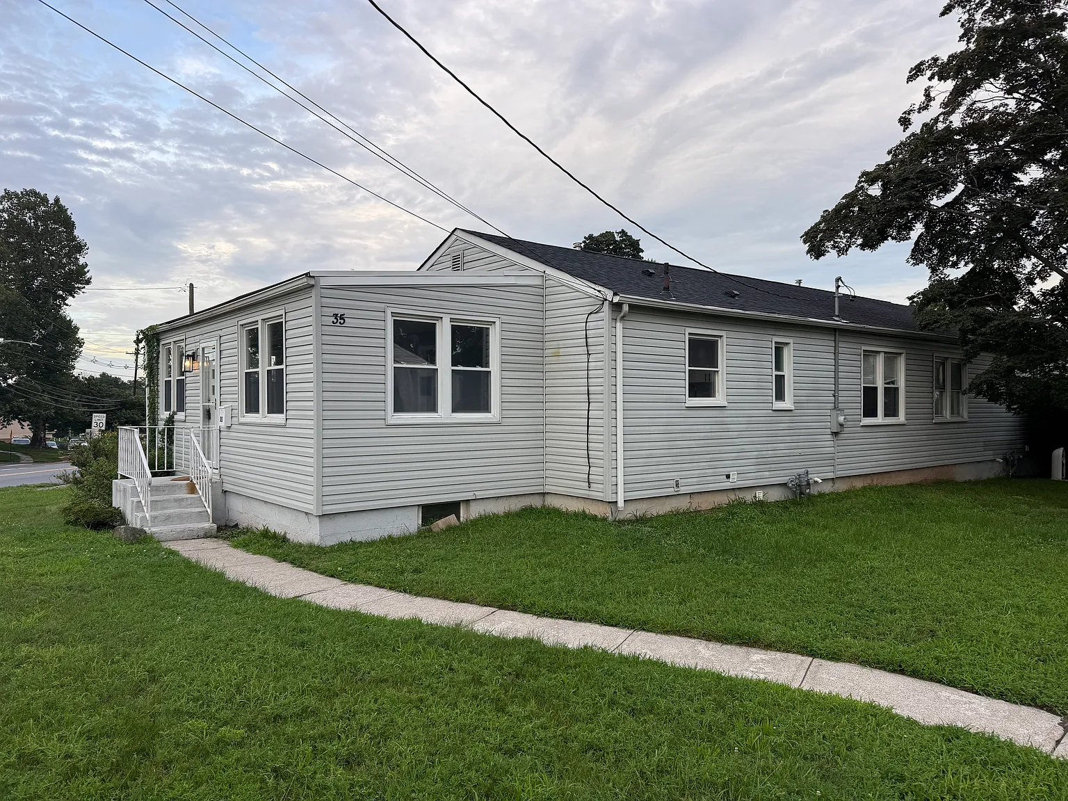3 bed, 900 sqft, $3,400 — Photo 3