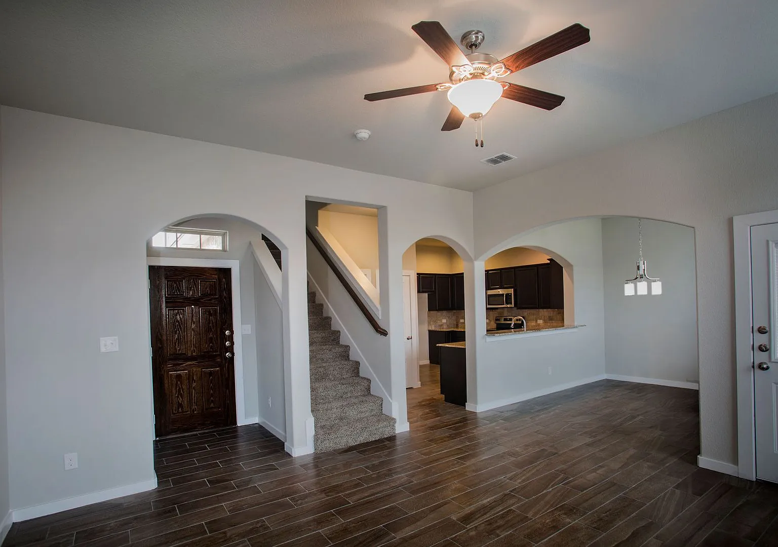 Beautiful 3 Bedroom Luxury Townhome, Kyle, Texas! — Photo 3