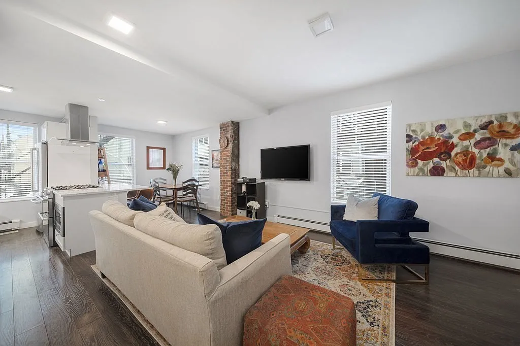 2 bed, 2.5 bath, 1300 sqft, $3,400 — Photo 3