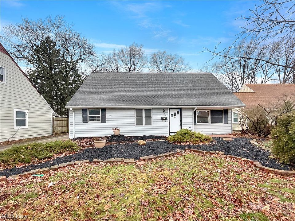 1st image of 25590 Chatworth Dr