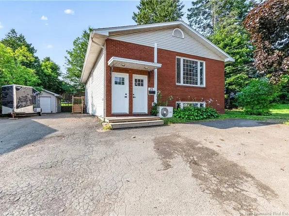 20 Connaught Ave, Moncton, NB E1C 3N4