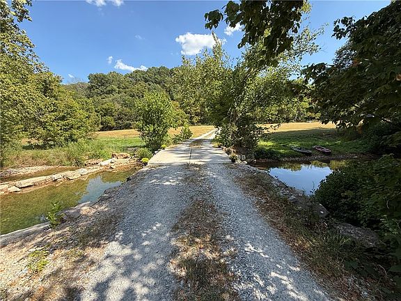 4th image of 21575 Sibley Rd