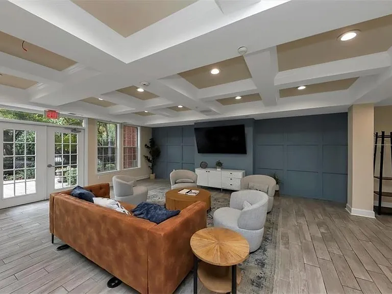 1110 Westchester Rdg NE — Photo 17
